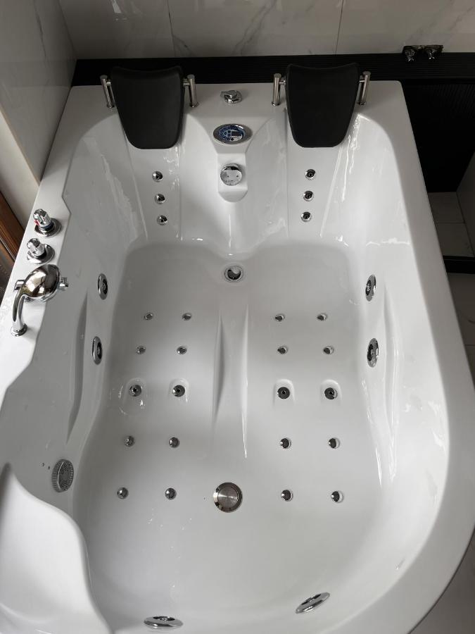 Jacuzzi Rakowicka Top Apartments クラクフ エクステリア 写真